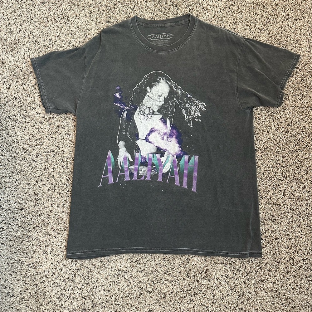 Aaliyah graphic tee